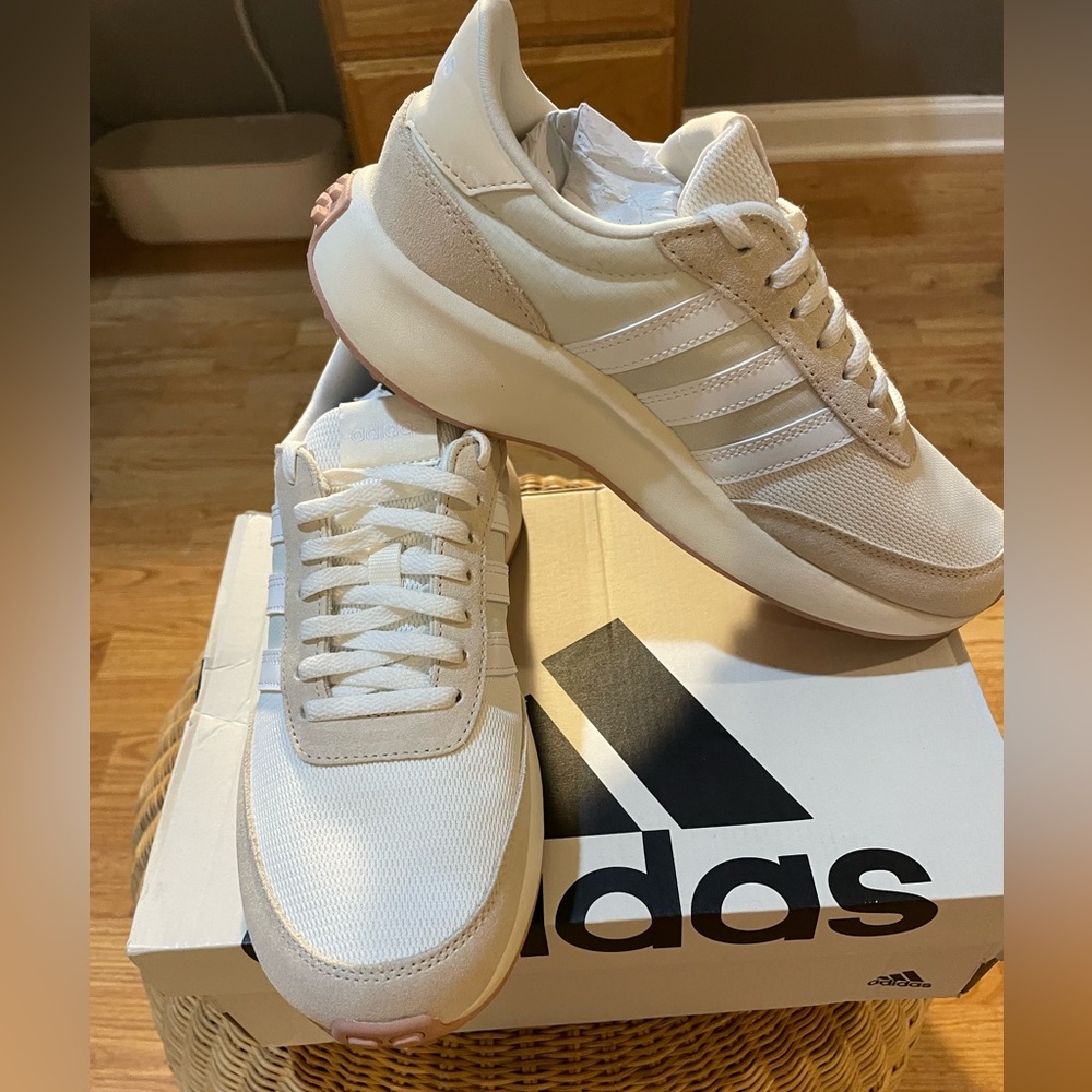 Adidas Run 70’s Woman’s  Sneaker Size 8